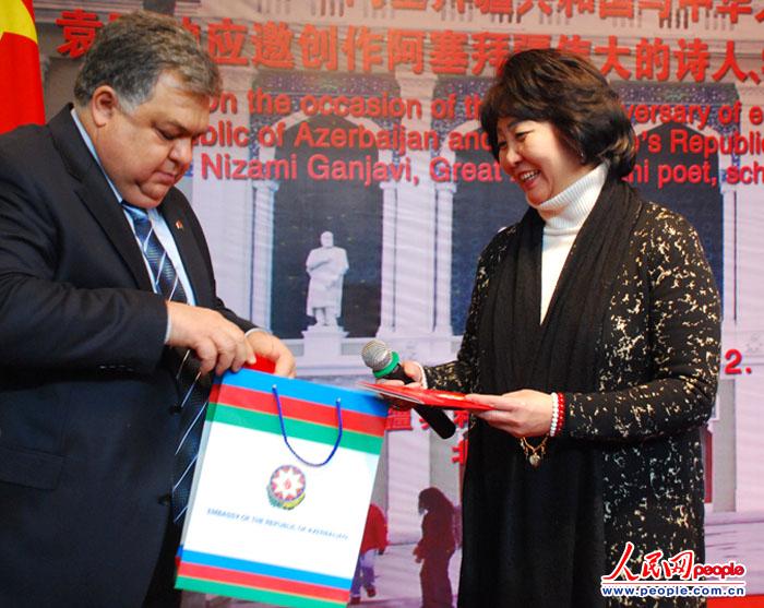 �����ݽ����͹�פ����ʹ�����򡤸ʻ����Ϊ�а����������������׵���ʿ��������