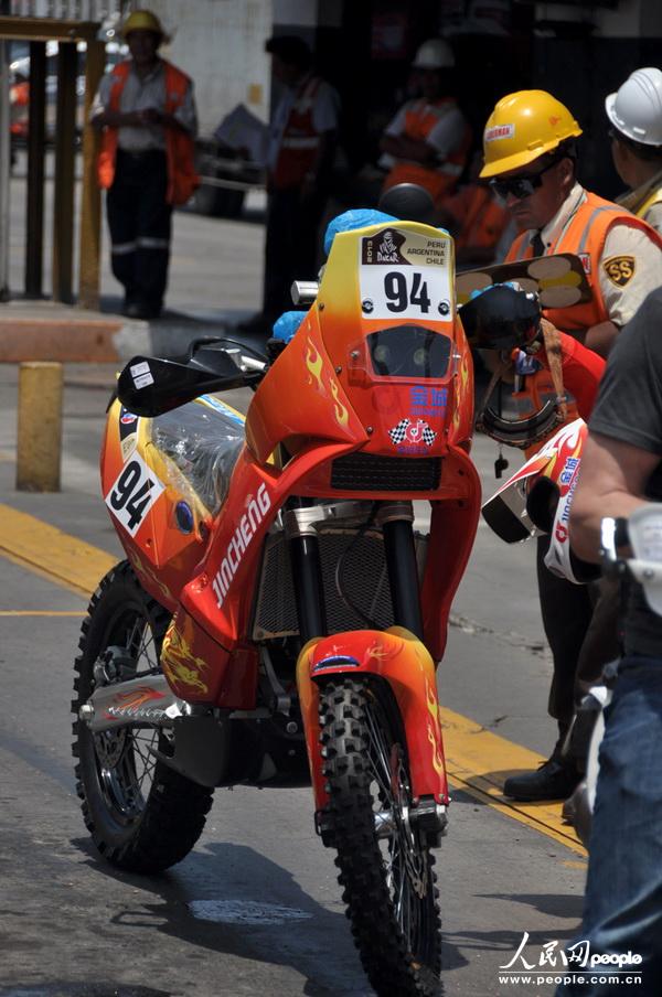 ������Ա�˶��й���ǳ��ӵĳ���κ��Լ�ʻ���ǡ�ʤ����2��ս����   ��Ӱ������������  ������