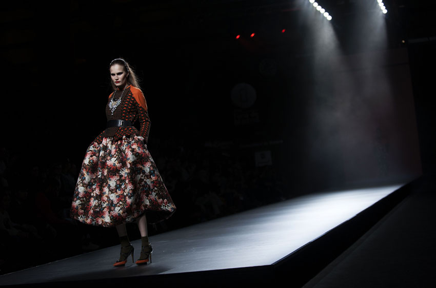 2013��2��18�գ���������������ʱװ���ϣ�һ��ģ��չʾ���������ʦTeresa Helbig��Ʒ����ϵ����Ʒ���������ϣ���¿˵����ɵ�Ӱ����Ӱ���»������  л����