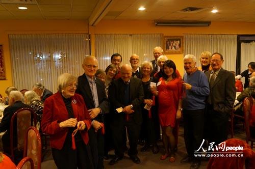 ͼΪ���ߵļ�����Э��Ա���໥ף�ء�