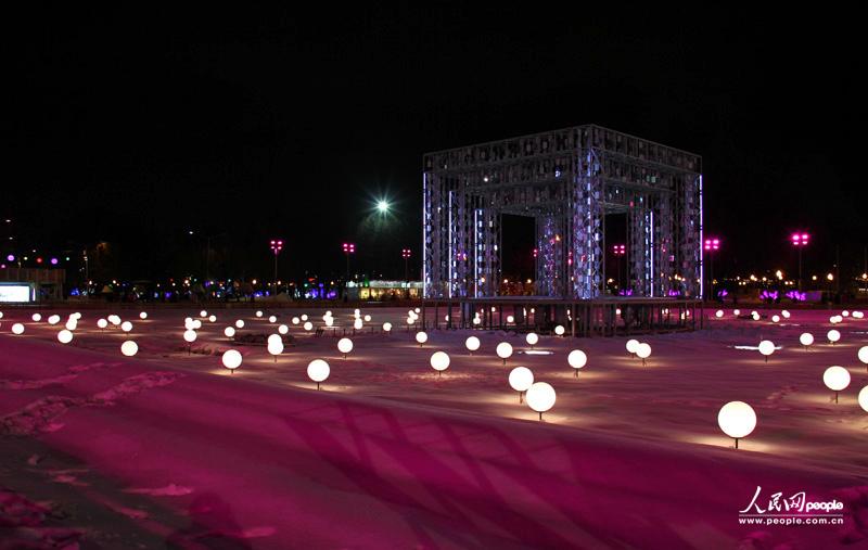 ������Ȫ��������һ��ˮ���ţ������ܱ߻����������ٸ������򣬽����Ǵ���һ���λõ�ͯ������