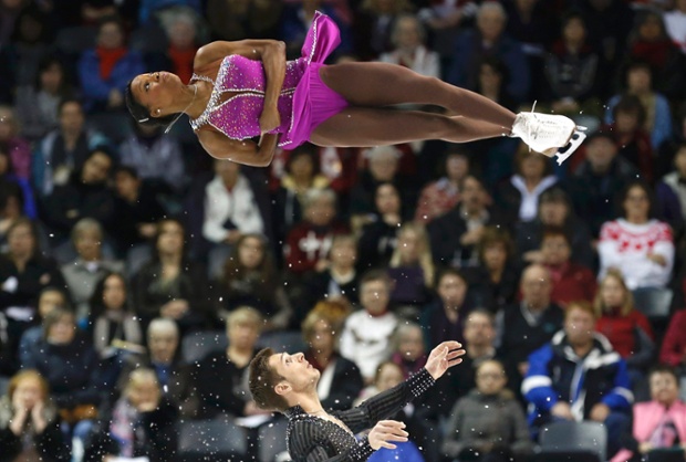 ��Ӣ���׶ص����绨�������������Ķ̽�Ŀ�����ֳ��������˶�Ա����ɯ?ղķ˹���ŵ�����˿�����ת�Ķ����������ĴĦ��?˹����˹С�ĵ�׼����ס��λŮ�顣ͼƬ��Դ��·͸��