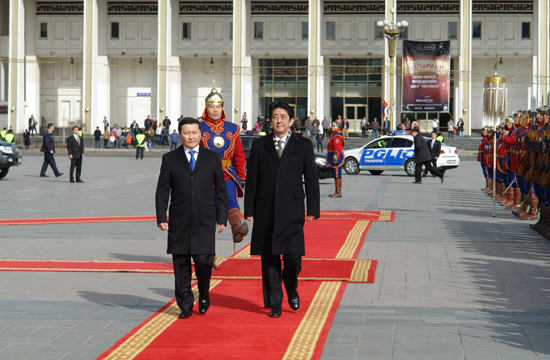 日本首相安倍访问蒙古国