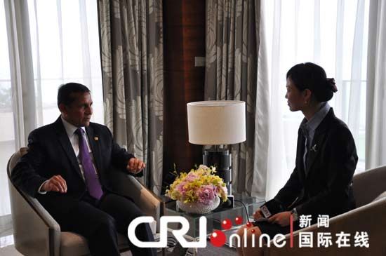 2013年4月6日，秘鲁总统乌马拉在海南三亚接受中国国际广播电台记者李漪专访。