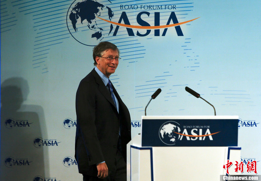 2013年4月6日，美国著名企业家比尔・盖茨现身博鳌亚洲论坛《对话比尔・盖茨：为穷人投资》会议。图片：中新社发（摄影：张浩）