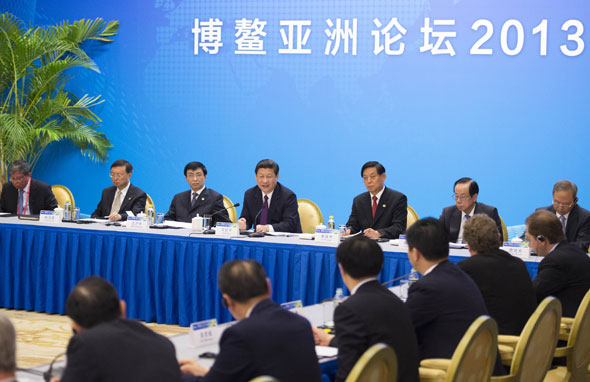 2013年4月8日，国家主席习近平在海南省博鳌同出席博鳌亚洲论坛2013年年会的中外企业家代表座谈。摄影：新华社记者  李学仁