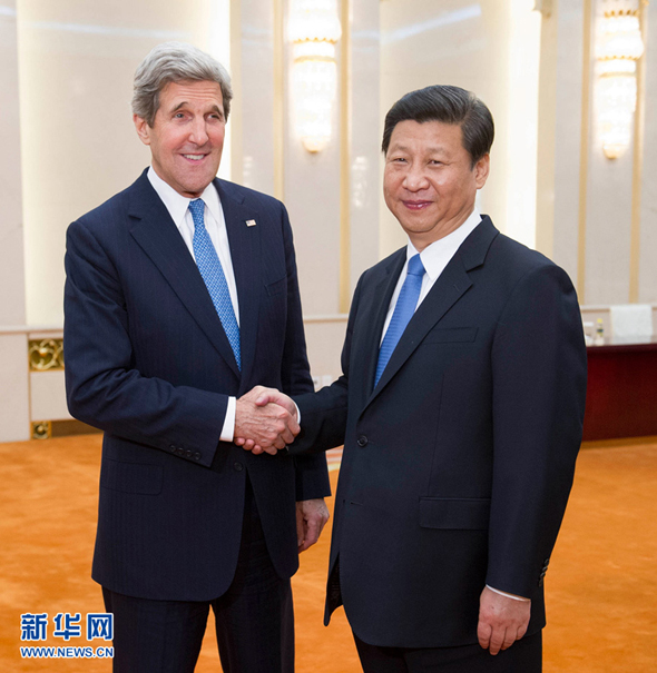 2013年4月13日，中国国家主席习近平在北京人民大会堂会见美国国务卿克里。摄影：新华社记者  黄敬文