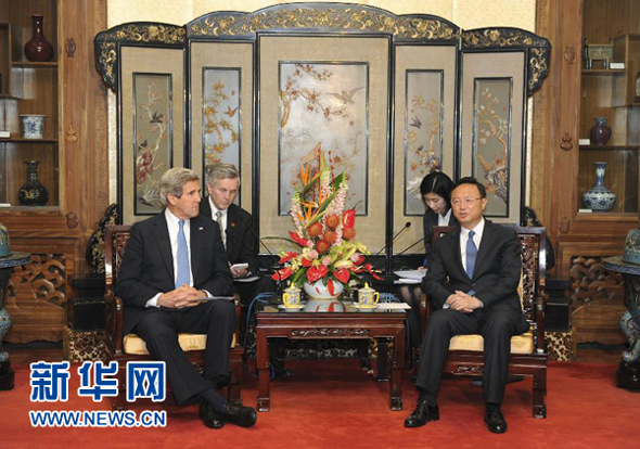 2013年4月13日，中国国务委员杨洁篪在北京会见美国国务卿克里。摄影：新华社记者  谢环驰