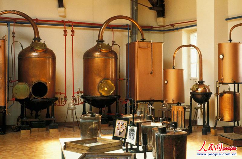 法国小镇格拉斯,莫利纳尔香水工厂的蒸馏间(图片来源:东方ic  版权