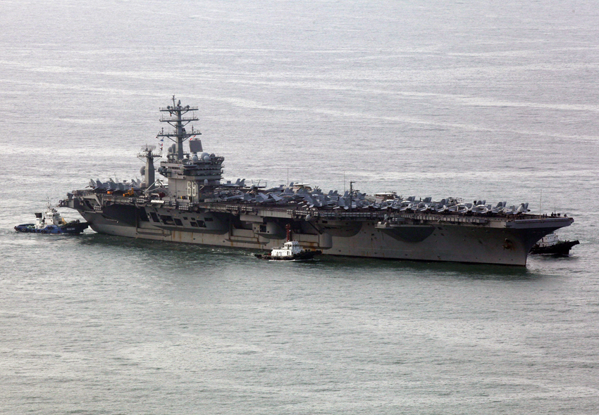 2013年5月11日，美国核航母“尼米兹”号抵达韩国釜山。图片：新华社发（摄影：朴真熙）