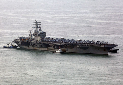 2013年5月11日，美国核航母“尼米兹”号抵达韩国釜山。图片：新华社发（摄影：朴真熙）