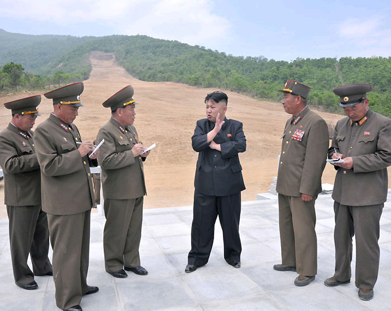 朝鲜最高领导人金正恩视察了位于元山的人民军在新建的马息岭滑雪场