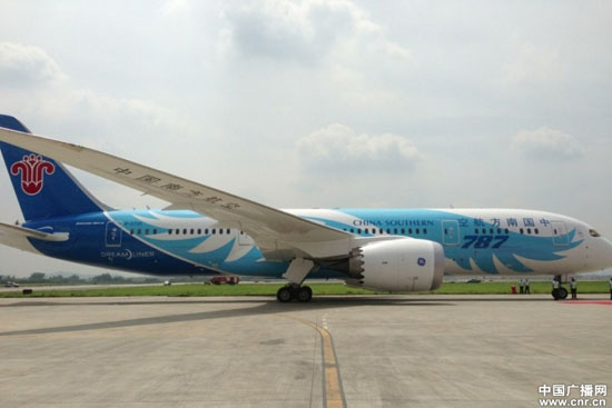 2013年6月2日上午约10点半，中国首架波音787梦想飞机抵达广州白云国际机场。