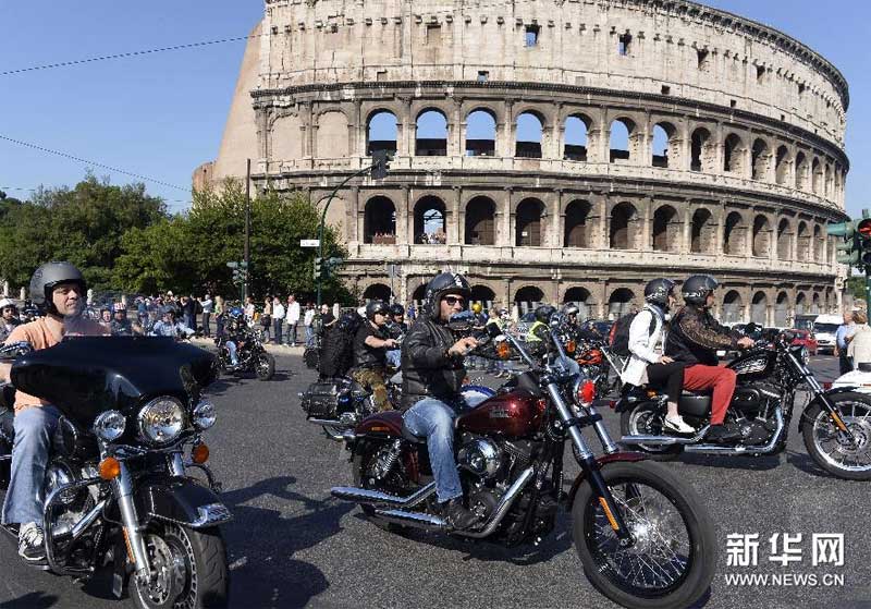 6��15�գ�����Ħ�г��Լ�ʻ��Ħ�г�����������׶������Ĺ��������޳������գ�����ȫ������صĹ���Ħ�г��Ծۼ�������׶�����������ʢ����ף�������ף���άɭĦ�г���˾����110���ꡣ�������Ǽ�ʻԼʮ��������Ħ�г���Խ������ʷ���ĳ������������޳����۹����������˹�㳡�ȶദ�ر꣬�����ڶ�������;�ۿ����»��緢���������С��ָ������㣩