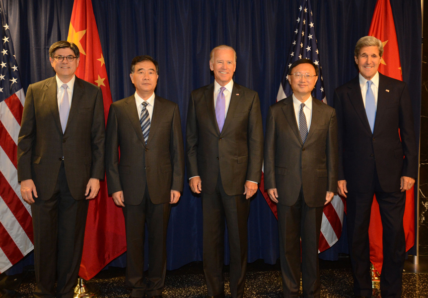 2013年7月10日,中国国家主席习近平的特别代表,国务院副总理汪洋(左二