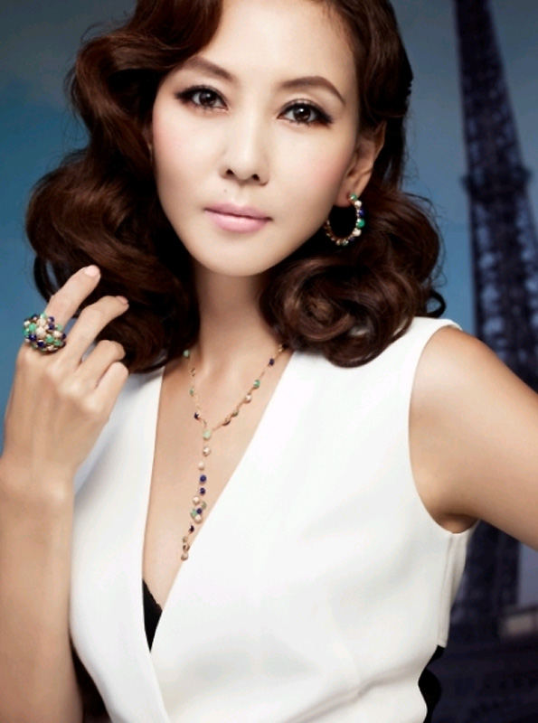 高清:年逾40的韩国演员金南珠 代言时尚品牌大