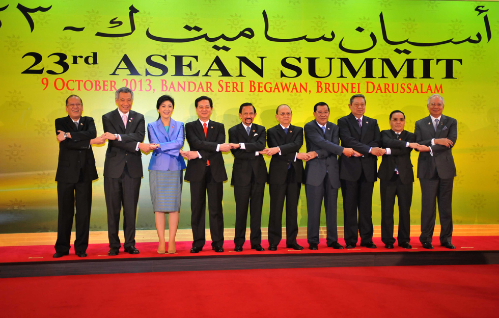 高清:第23届东盟峰会开幕 十国领导人大合影