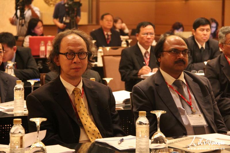 �λ��̩������¡����ѧ��ȫ����������о����ĸ߼��о�Ա��ά���Ӽ����̣�Kavi Chongkittavorn�����󣩡������㣺������פ̩����������꣩