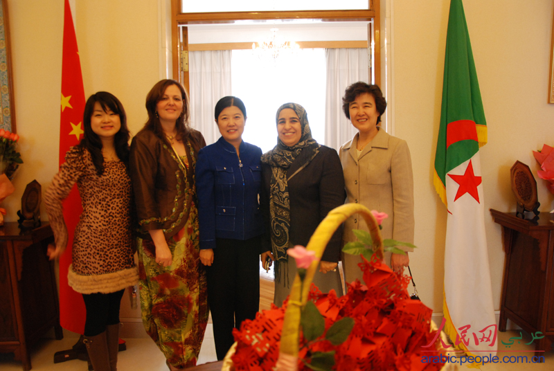 会长，阿尔及利亚大使夫人及中国妇联代表合影