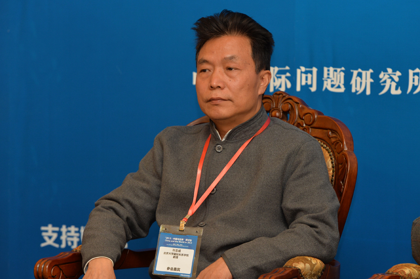 北京大学国际关系学院教授叶志成在交流。（摄影 翁奇羽）