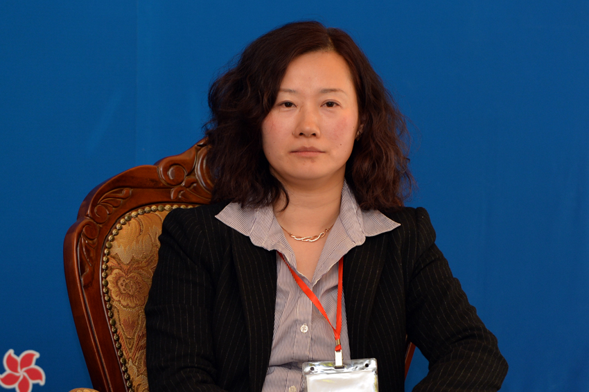 上海国研院俄罗斯中心研究员强晓云在交流。（摄影 翁奇羽）