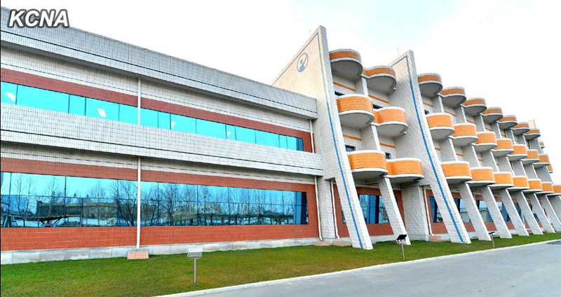 实拍朝鲜豪华康复疗养院，金正恩亲自发起建成。图为康复院外景。（朝中社图片）