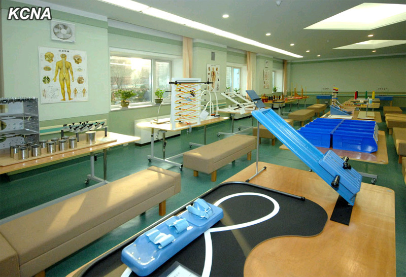 实拍朝鲜豪华康复疗养院，金正恩亲自发起建成。图为康复室。（朝中社图片）
