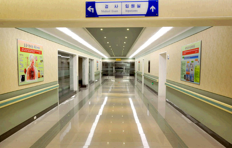 实拍朝鲜豪华康复疗养院，金正恩亲自发起建成。图为康复院走廊。（朝中社图片）