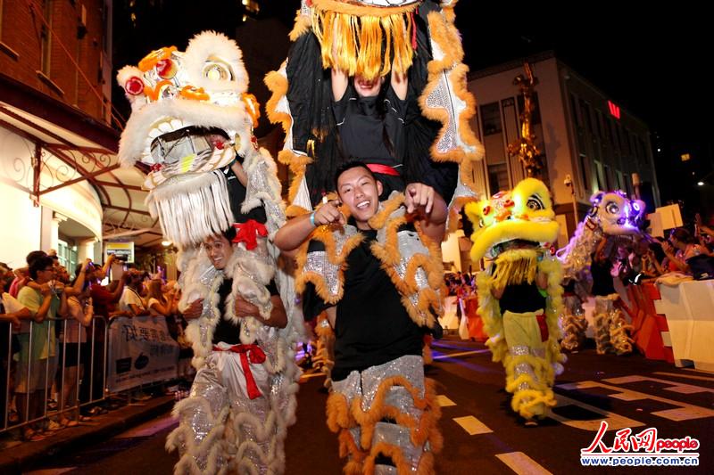 高清:悉尼新年花灯巡游+欢乐中国年吸引十万观