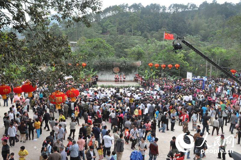 广西壮族有多少人口_所属词条 大新壮族古部落 壮乡风情画之一 大新板价屯短(2)