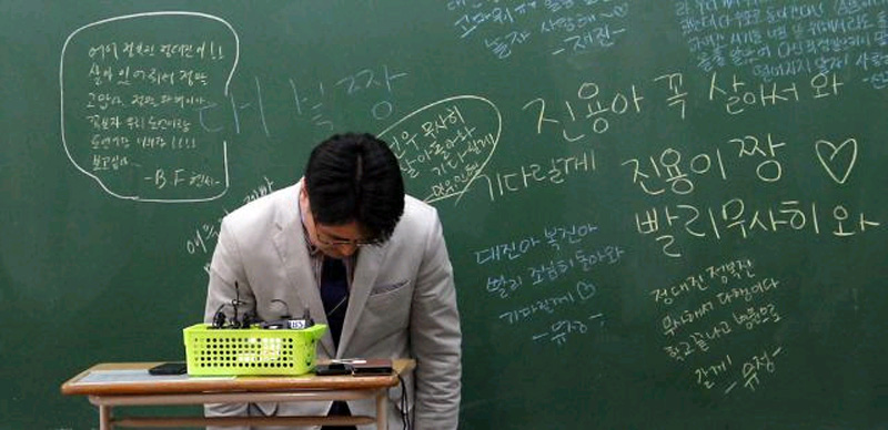 17�����磬���ܵ���ɽ��̴԰���н���������ϲѫ�������ڽ����ھ��з����ᣬ�ƽ�ȫ���Ը��Ѿ�ʧ��ʦ���������������ͼ��