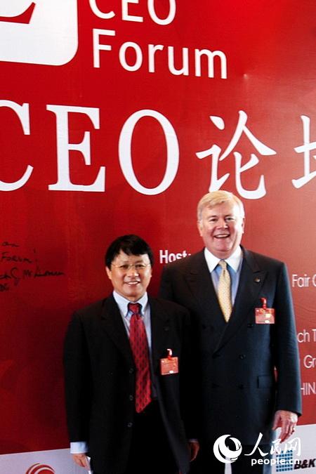 2006��10�£��Һ���������������ڲμ��й����ʸ��¼����ɹ����׻�֮��ȫ��CEO��̳����