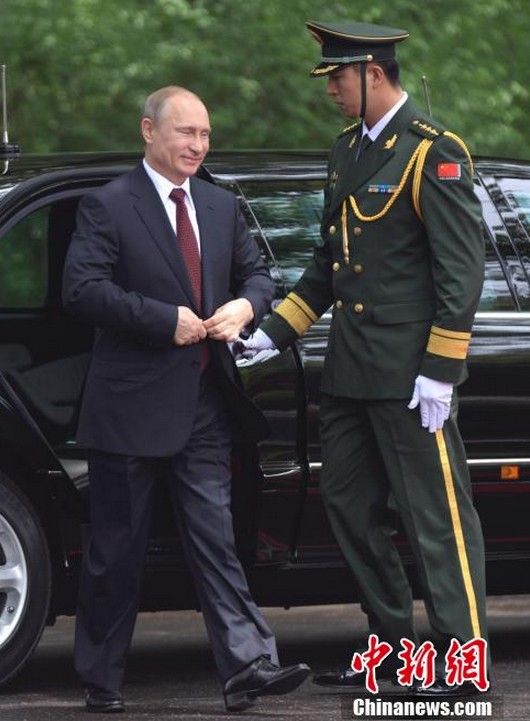 高清:习近平举行仪式欢迎俄罗斯总统普京访华
