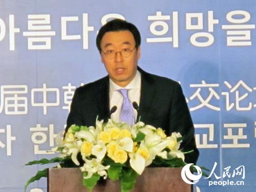 韩国国际交流财团理事长柳现锡致辞。（刘融摄）
