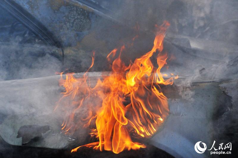 25�գ����׶�������һ��ҵ����������ը��Ϯ������Ӱ��������