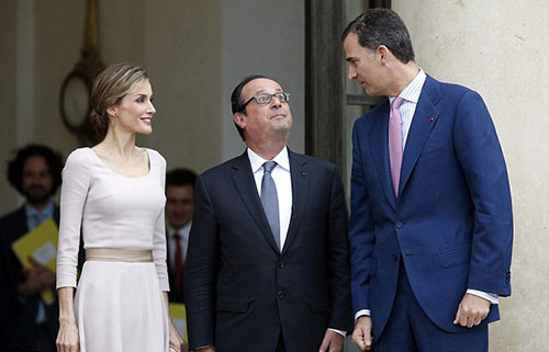趣闻:法国总统站在台阶上与西班牙国王握手【2】--国际--人民网