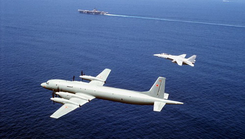 俄罗斯派舰船和飞机驱赶美军核潜艇