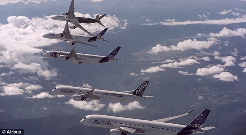 组图:空客公司五架A-350大型客机编队飞行--国际--人民网