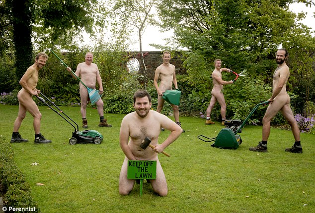 英国园丁争拍2015年裸体慈善日历（组图）