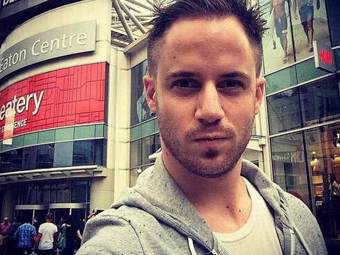 泡妞专家 多国吃闭门羹 曾指导男性对女性施暴