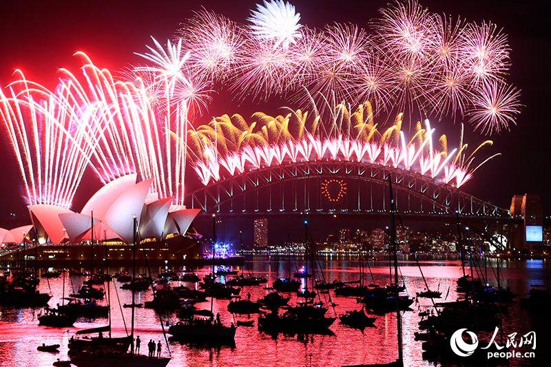 组图:悉尼新年焰火庆典盛况空前