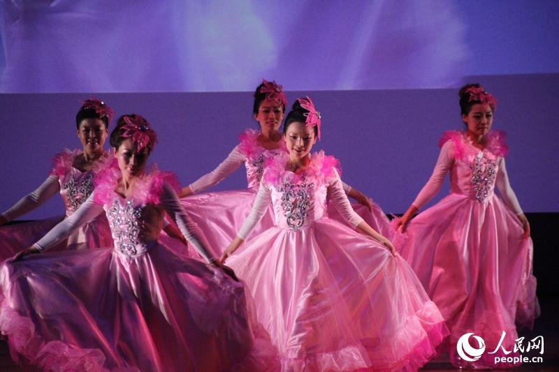 在日华人春晚在东京举办 程琳李玲玉精彩献唱