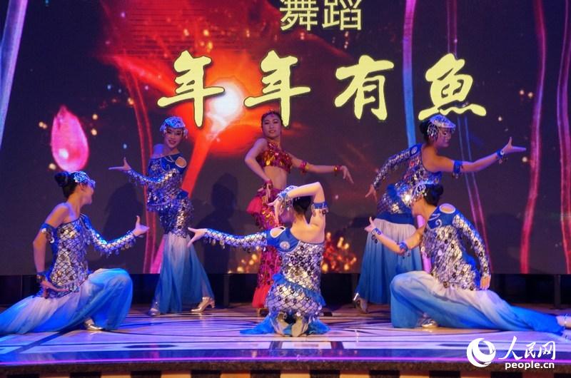 �����ڼ仪������������ݳ���Ϸ��̨��ͼΪ���׶໪�����������Ⱥ�衰�������㡱��