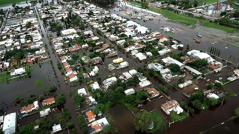 科尔多瓦水灾：伊地亚撒巴尔部分市区受灾情况鸟瞰。  