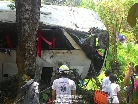 3名中国游客在泰国普吉岛客车坠崖事故中死亡