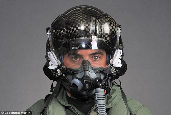高科技头盔可让F-35飞行员看透飞机- Micro Re