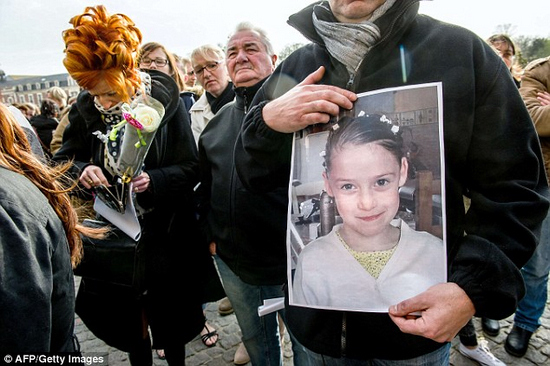 悲痛!英国9岁少女被波兰流浪汉奸杀