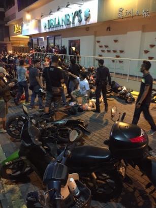马来西亚吉隆坡刘蝶广场发生广场殴斗风波。（图/星洲日报）