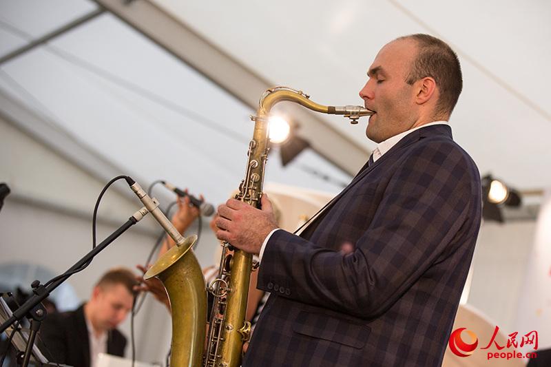 ��13����ʾ�ʿ�ֽ� - Koktebel Jazz Party ���ŷ������С�;�ʿ���ݳ������������� ������ �㣩