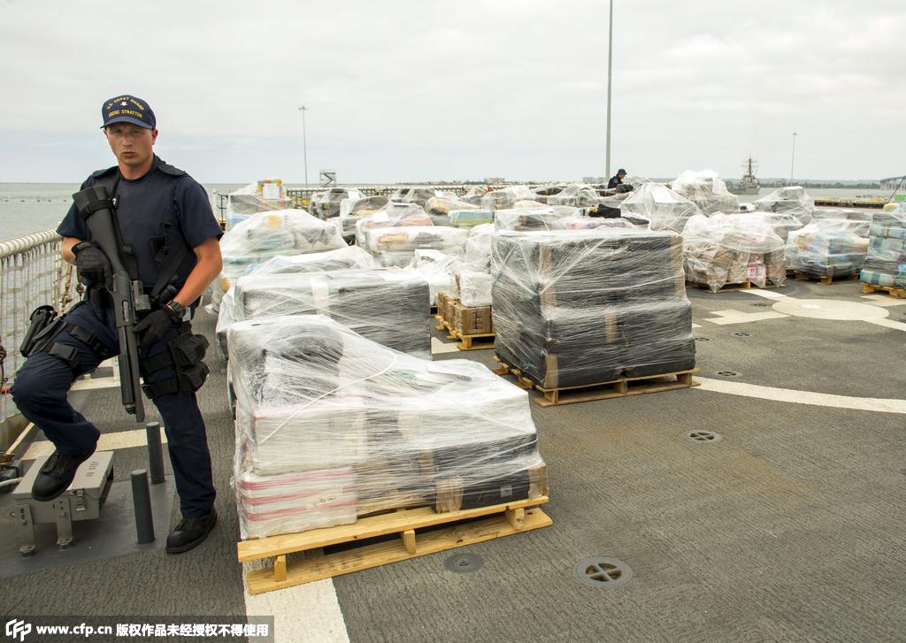 美国海岸警卫队缴获约30吨可卡因 价值超10亿美元